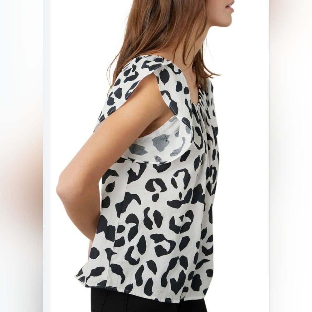 VELEVET BY GRAHAM & SPENCER  Malika leopard cheetah animal print top Size XS